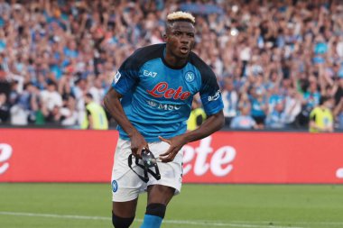 Napoli 'den Victor Osimhen, İtalya Serie A Ligi maçında Napoli - Fiorentina final maçı, Napoli 1, Fiorentina 0, Diego Armando Maradona Stadyumu' nda oynandı..