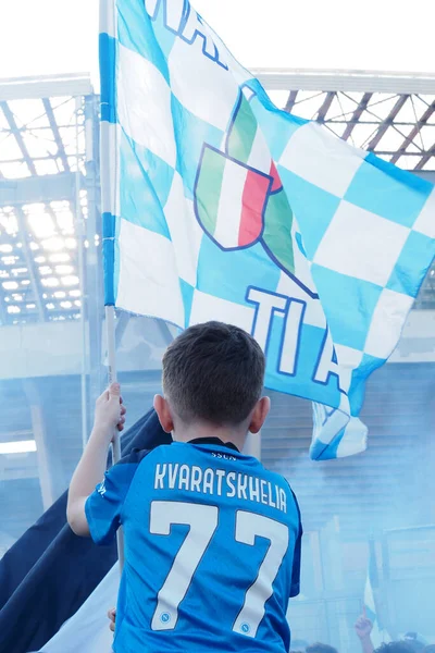 Kind Met Het Khvicha Kvaratskhelia Shirt Viert Overwinning Van Italiaanse — Stockfoto