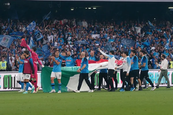 Napoli Παίκτες Γιορτάζουν Νίκη Του Ιταλικού Πρωταθλήματος Την Ιταλική Σημαία — Φωτογραφία Αρχείου