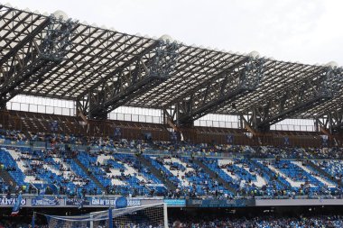 Napoli taraftarları Napoli ile Salernitan arasındaki İtalya Serie A ligi final maçı olan Diego Armando Maradona Stadyumu 'nda oynanan Napoli 1, Salernitana 1 maçında neredeyse şampiyonluğu kutluyorlar..