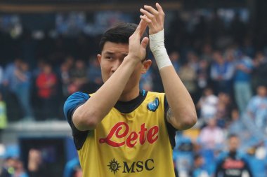 Napoli 'den Kim Min Jae, İtalya Serie A Ligi maçında Napoli - Salernitan final maçı, Napoli 1, Salernitana 1, Diego Armando Maradona Stadyumu' nda oynandı..