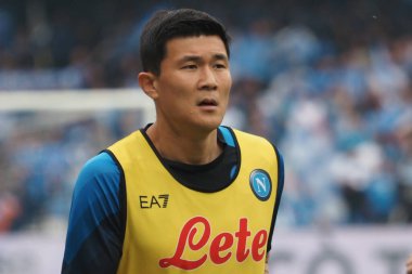 Napoli 'den Kim Min Jae, İtalya Serie A Ligi maçında Napoli - Salernitan final maçı, Napoli 1, Salernitana 1, Diego Armando Maradona Stadyumu' nda oynandı..
