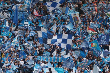 Napoli taraftarları Napoli ile Salernitan arasındaki İtalya Serie A ligi final maçı olan Diego Armando Maradona Stadyumu 'nda oynanan Napoli 1, Salernitana 1 maçında neredeyse şampiyonluğu kutluyorlar..