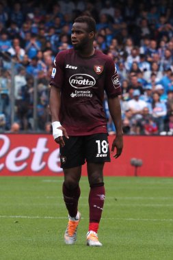 Salernitana 'nın Lassana Coulibaly oyuncusu, İtalya Serie A Ligi maçında Napoli - Salernitan final maçı, Napoli 1, Salernitana 1, Diego Armando Maradona Stadyumu' nda oynandı..