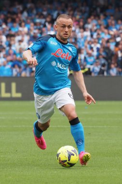 Napoli 'li Stanislav Lobotka oyuncusu, Napoli ile Salernitan arasındaki İtalyan Serie A ligi maçında, Napoli 1, Salernitana 1, Diego Armando Maradona Stadyumu' nda oynandı..