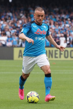 Napoli 'li Stanislav Lobotka oyuncusu, Napoli ile Salernitan arasındaki İtalyan Serie A ligi maçında, Napoli 1, Salernitana 1, Diego Armando Maradona Stadyumu' nda oynandı..