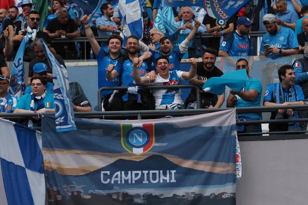 Tifosi Del Napoli Festeggiano Quasi Vittoria Del Campionato All Interno — Foto Stock