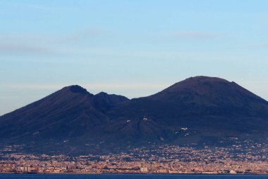 Güney İtalya, Posillipo 'dan Vesuvius volkanı manzarası.