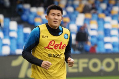 Napoli 'den Kim Min Jae, İtalya Serie A Ligi maçında Napoli - Verona final maçı, Napoli 0, Verona 0, Diego Armando Maradona Stadyumu' nda oynandı..