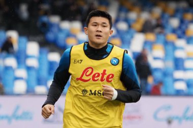Napoli 'den Kim Min Jae, İtalya Serie A Ligi maçında Napoli - Verona final maçı, Napoli 0, Verona 0, Diego Armando Maradona Stadyumu' nda oynandı..