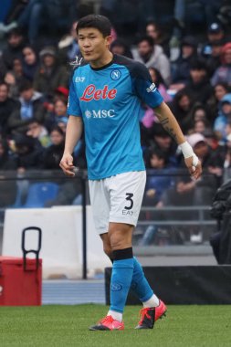 Napoli 'den Kim Min Jae, İtalya Serie A Ligi maçında Napoli - Verona final maçı, Napoli 0, Verona 0, Diego Armando Maradona Stadyumu' nda oynandı..