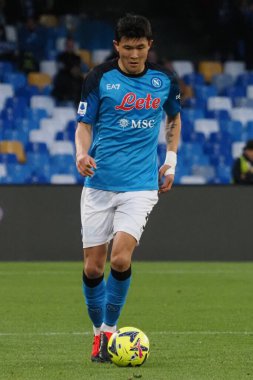 Napoli 'den Kim Min Jae, İtalya Serie A Ligi maçında Napoli - Verona final maçı, Napoli 0, Verona 0, Diego Armando Maradona Stadyumu' nda oynandı..