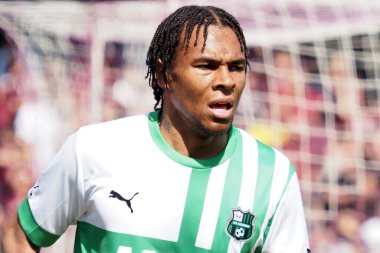 Sassuolo 'lu Armand Laurient, İtalya Serie A Ligi maçında Salernitana ve Sassuolo arasında oynanan final maçı, Salernitana 3, Sassuolo 0, Arechi Stadyumu' nda oynanan maç.