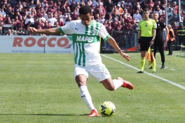 Sassuolo 'nun Rogrio oyuncusu, İtalya Serie A Ligi maçında Salernitana ve Sassuolo arasında oynanan final maçı, Salernitana 3, Sassuolo 0, Arechi Stadyumu' nda oynanan maç.