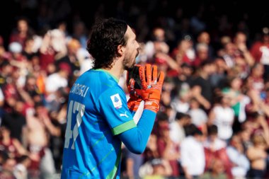 Sassuolo 'dan Andrea Consigli, İtalya Serie A Ligi maçında Salernitana - Sassuolo final maçı, Salernitana 3, Sassuolo 0, Arechi Stadyumu' nda oynandı..