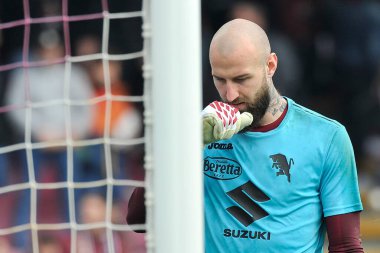 Torino 'dan Vanja Milinkovi-Savi, İtalya Serie A ligi maçında Salernitana ile Torino arasında oynanan final maçı, Salernitana 1, Torino 1, Arechi Stadyumu' nda oynandı.