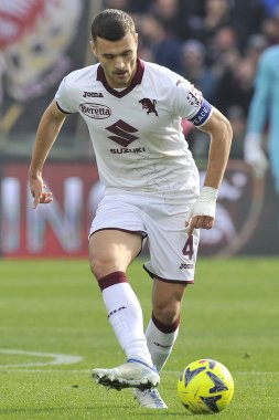 Torino 'nun Alessandro Buongiorno oyuncusu, İtalya Serie A ligi maçında Salernitana ile Torino arasındaki final maçı, Salernitana 1, Torino 1, Arechi Stadyumu' nda oynandı..
