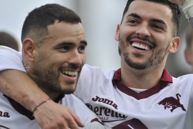 Torino takımlarından Antonio Sanabria ve Nemanja Radonji, Salernitana ile Torino arasındaki İtalya Serie A ligi maçında, Torino 1, Salernitana 1, Torino 1, Arechi Stadyumu 'nda oynandı.