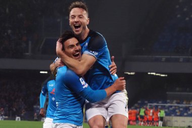 Napoli 'den Amir Rrahmani ve Eljif Elmas, Napoli ile Atalanta arasındaki İtalya Serie A ligi final maçı sırasında, Napoli 2, Atalanta 0, Diego Armando Maradona Stadyumu' nda oynandı..