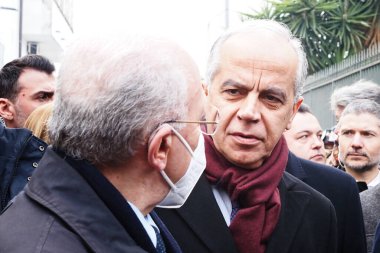 Matteo Piantedosi İçişleri Bakanı, Casapesenna 'daki Camorra patronu Michele Zagaria' nın sığınağının yıkımı sırasında, yıkım süreci yaklaşık iki hafta sürecek..