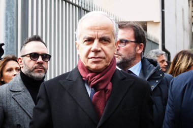 Matteo Piantedosi İçişleri Bakanı, Casapesenna 'daki Camorra patronu Michele Zagaria' nın sığınağının yıkımı sırasında, yıkım süreci yaklaşık iki hafta sürecek..