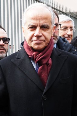 Matteo Piantedosi İçişleri Bakanı, Casapesenna 'daki Camorra patronu Michele Zagaria' nın sığınağının yıkımı sırasında, yıkım süreci yaklaşık iki hafta sürecek..