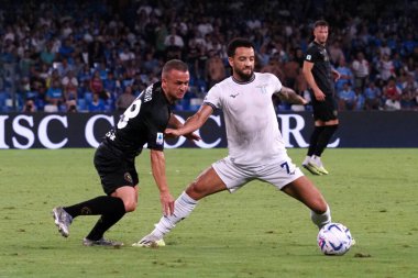 Napoli 'den Stanislav Lobotka oyuncusu ve Lazio' dan Felipe Anderson, Napoli ile Lazio arasındaki İtalya Serie A ligi maçında, Napoli 1, Lazio 2, Diego Armando Maradona Stadyumu 'nda oynandı..