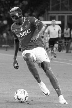 Napoli 'den Victor Osimhen, Napoli ile Sassuolo arasındaki İtalyan Serie A ligi maçında, Napoli 2, Sassuolo 0, Diego Armando Maradona Stadyumu' nda oynandı..