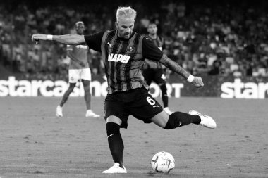 Sassuolo 'lu Uro Rai oyuncusu, Napoli ile Sassuolo arasındaki İtalyan Serie A ligi maçında, Napoli 2, Sassuolo 0, Diego Armando Maradona Stadyumu' nda oynandı.