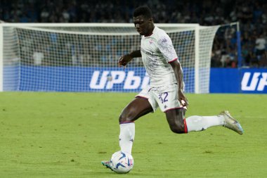 Fiorentina 'dan Alfred Duncan, Napoli ile Fiorentina arasındaki İtalya Serie A ligi maçında, Napoli 1, Fiorentina 3, Diego Armando Maradona Stadyumu' nda oynandı..