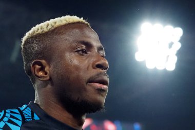 Napoli 'li Victor Osimhen, Napoli-Udinese maçının son maçı olan Diego Armando Maradona Stadyumu' nda oynanan Napoli-Udinese maçı sırasında.