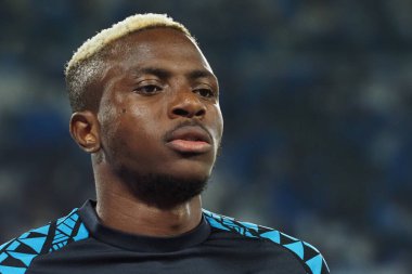 Napoli 'li Victor Osimhen, Napoli-Udinese maçının son maçı olan Diego Armando Maradona Stadyumu' nda oynanan Napoli-Udinese maçı sırasında.