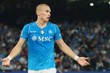 Napoli 'nin Leo Stigrd oyuncusu, Napoli ve Udinese arasındaki İtalyan Serie A ligi maçında, Udinese 1, Napoli 4, Udinese 1, Diego Armando Maradona Stadyumu' nda oynandı.