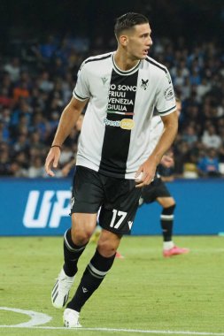 Udinese 'li Lorenzo Lucca, İtalya Serie A Ligi maçında Napoli - Udinese final maçı, Napoli 4, Udinese 1, Diego Armando Maradona Stadyumu' nda oynandı..