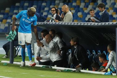 Napoli 'li Victor Osimhen, Napoli-Udinese maçının son maçı olan Diego Armando Maradona Stadyumu' nda oynanan Napoli-Udinese maçı sırasında.