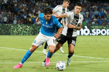 Napoli 'den Giovanni Simeone ve Udinese' den Nehun Prez 'in oyuncusu, Napoli - Udinese maçının son maçı olan Napoli - Udinese maçı sırasında Diego Armando Maradona Stadyumu' nda oynandı.