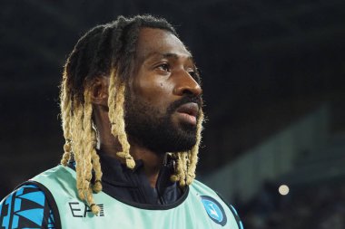Napoli 'li Andr-Frank Zambo Anguissa oyuncusu, Napoli ile Milan arasındaki İtalyan Serie A ligi maçında, Napoli 2, Milan 2, Diego Armando Maradona Stadyumu' nda oynandı.