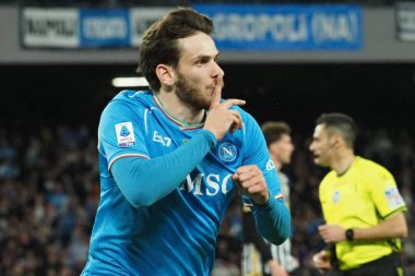 Napoli 'nin Khvicha Kvaratskhelia oyuncusu, Napoli ile Juventus 1 arasında oynanan İtalya Serie A ligi maçında Diego Armando Maradona Stadyumu' nda oynanan maçın son sonucu Napoli 2, Juventus 1 'dir..