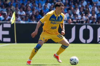 Frosinone 'den Nadir Zortea oyuncusu, İtalya Serie A Ligi maçında Napoli - Frosinone final maçı, Napoli 2, Frosinone 2, Diego Armando Maradona Stadyumu' nda oynandı..