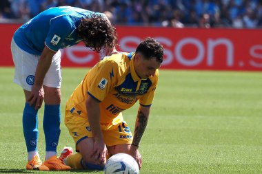 Napoli 'den Mario Rui ve Frosinone' den Nadir Zortea oyuncusu, Napoli - Frosinone final maçı olan Napoli 2, Frosinone 2 arasındaki İtalya Serie A ligi maçında Diego Armando Maradona Stadyumu 'nda oynandı..