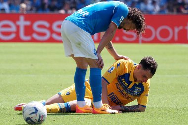 Napoli 'den Mario Rui ve Frosinone' den Nadir Zortea oyuncusu, Napoli - Frosinone final maçı olan Napoli 2, Frosinone 2 arasındaki İtalya Serie A ligi maçında Diego Armando Maradona Stadyumu 'nda oynandı..