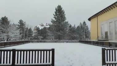 Şiddetli kar yağışı Roccaraso şehrini ve tüm Abruzzo bölge parkını vurdu.