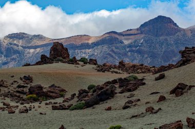 İspanya, Tenerife 'deki Teide Volkanı üzerindeki La Canadas' da manzara. 