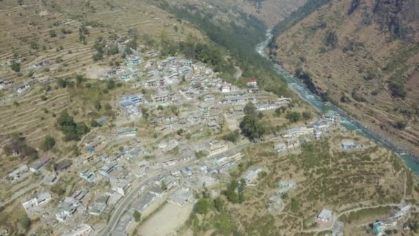 ハルシル村空中ビュー バギラティ川の岸に位置 Uttarakashi Uttarakhand インド 家族の休暇 マヴィックで撮影2 Kプロ — ストック動画