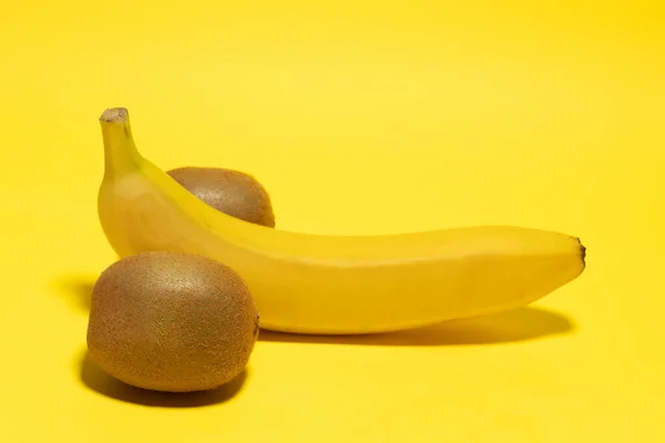 Banana Two Kiwi Fruits Side Funny Penis Concept — стоковое фото