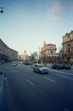 Kyiv. İyi akşamlar. Filmde çekilmiş bir fotoğraf. Daha iyi ne olabilir??