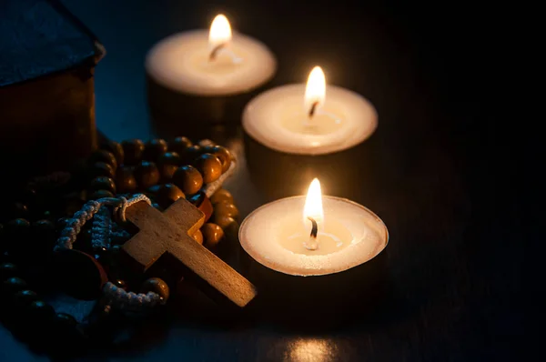 Saint Rosaire Bible Bougies Brûlantes Avec Espace Personnalisable Pour Texte — Photo