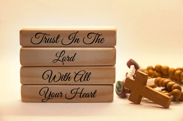Megbízva Isten Üzenetét Szöveget Blokkok Szent Rózsafüzér Háttér Kereszténység Fogalma — Stock Fotó