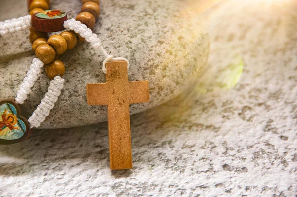 Ljus Ljus Skiner Holy Rosary Kristendom Och Religiöst Begrepp — Stockfoto
