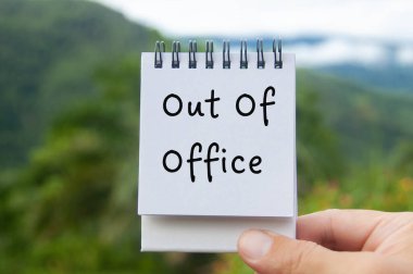Ofis dışı metni içeren el ele tutuşma defteri.